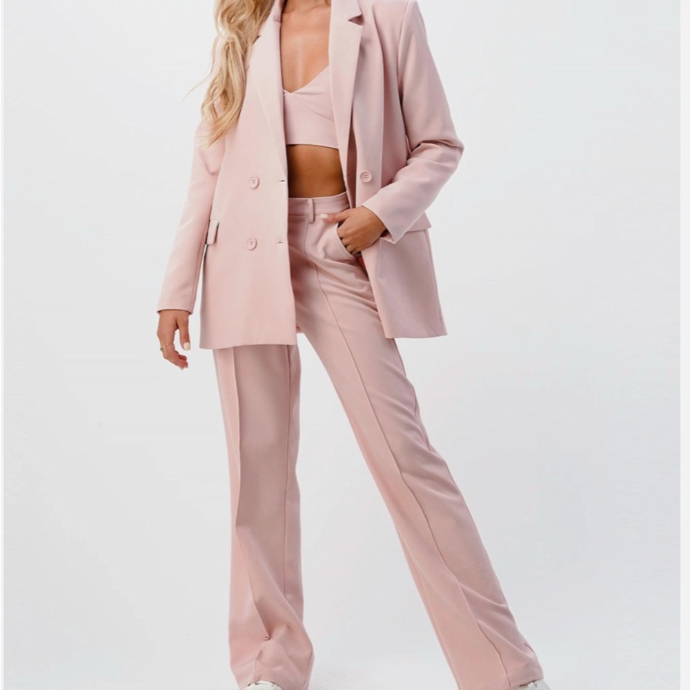 NWT m.n.i  Los Angeles front seam straight pant with small flare 🌸